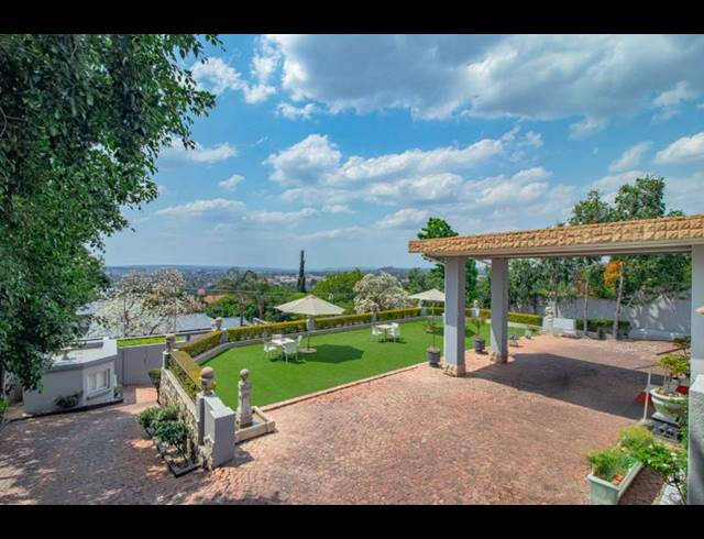 9 BEDROOM HOUSE FOR SALE IN GROENKLOOF